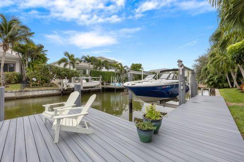 5172 Seahorse Ave, Naples FL 34103-2470 exterior