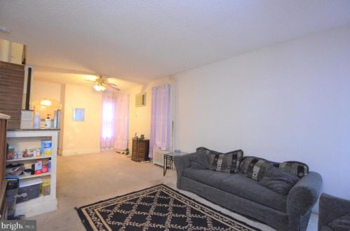 37 Charles St, Trenton, NJ 08611-1007