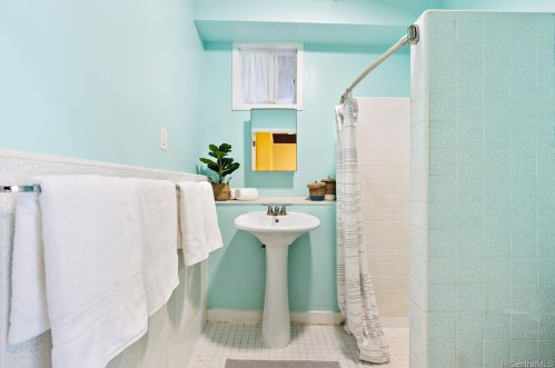 2910 Dole St, Honolulu HI 96816-1730 exterior