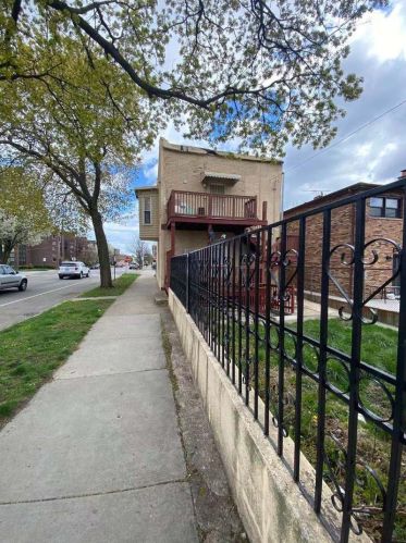 3300 Parnell Ave, Chicago IL 60628-7442 exterior