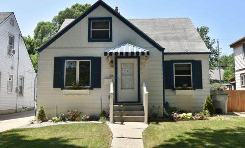 515 68th St, Milwaukee, WI 53213-3954