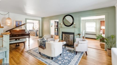 8 Edgewood Pl, Maplewood, NJ 07040-1318