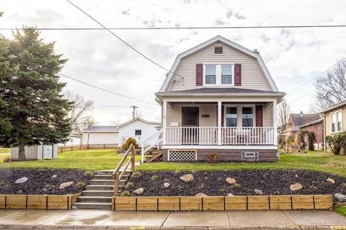 1146 Chestnut St, Monaca, PA 15061-1435