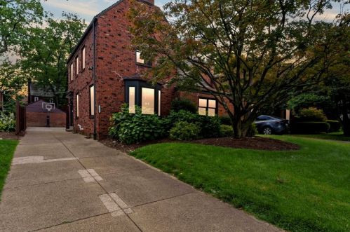 131 Dallas Ave, Pittsburgh, PA 15208-2301