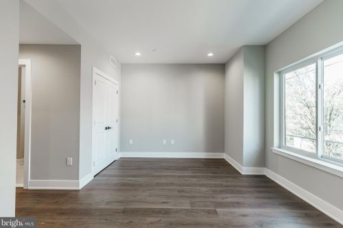 429 Lemonte St, Philadelphia PA 19128-4534 exterior