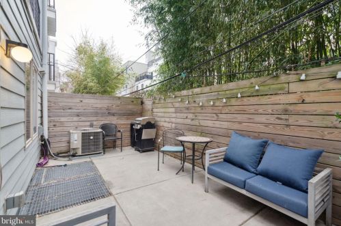 727 20th St, Philadelphia PA 19130-2003 exterior