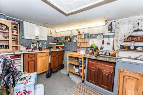 72 Lehigh Ave, Avenel NJ 07001-1840 exterior