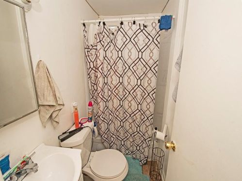 2900 Shadeland Ave, Pittsburgh PA 15212-2557 exterior