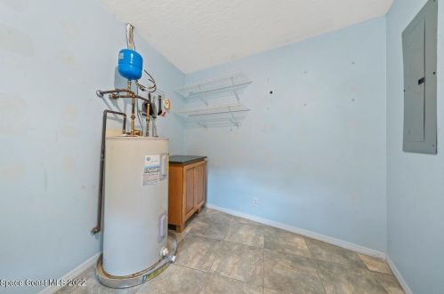 8825 Tropical Trl, Merritt Island FL 32952-4982 exterior