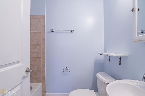 706 Cosmopolitan Dr, Atlanta GA 30324-3615 exterior