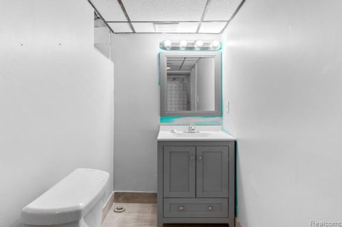 6754 Dolphin St, Dearborn Heights MI  48127-2539 exterior