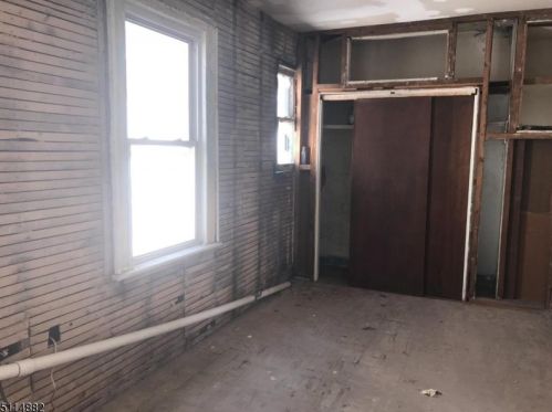 194 Wainwright St, Newark NJ 07112-1226 exterior