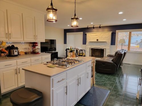 39 Nicole Rd, New Britain CT  06053-1475 exterior