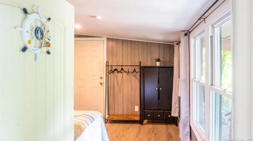 236 Roosevelt Dr, Seymour CT 06483-2118 exterior