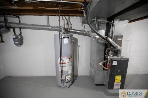 3707 Hana Rd, Edison NJ 08817-2550 exterior