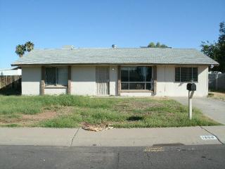 1608 Michigan Ave, Phoenix AZ  85023-1400 exterior