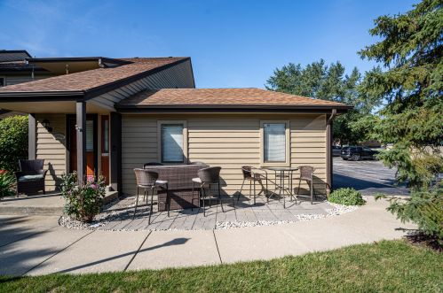 3711 Loomis Rd, Milwaukee WI 53221-1054 exterior