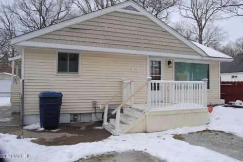 93 Circle Dr, Meskegon, MI 49442-1808