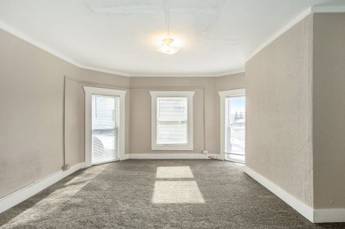 838 Broadway Ave, Grand Rapids MI 49504-3270 exterior