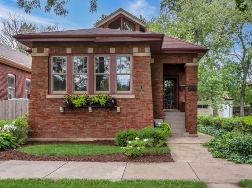 9524 Hamilton Ave, Chicago, IL 60643-1120