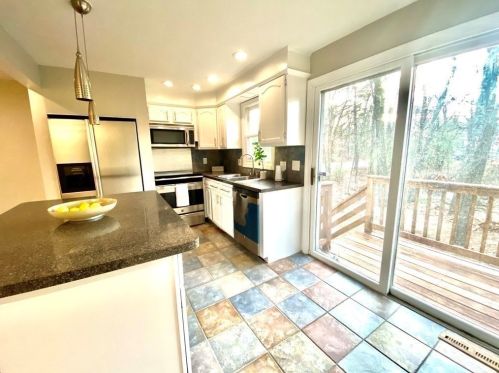 208 Wrentham Rd, Springfield MA 01119-1831 exterior