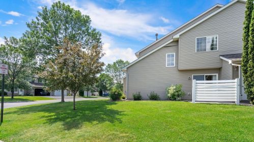 8321 Delaney Dr, South Saint Paul MN 55076-2645 exterior