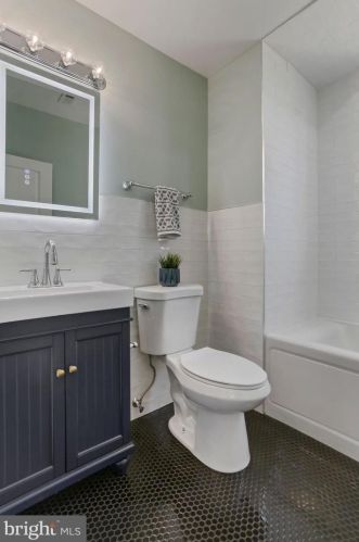 1502 Kearny St, Washington DC  20017-2958 exterior