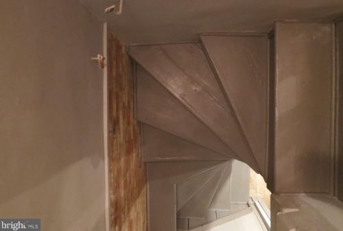 324 Camac St, Philadelphia PA 19140-4214 exterior