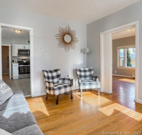 271 Gln St, New Britain CT 06051-2572 exterior