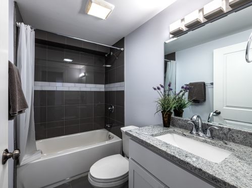 6344 Artesian Ave, Chicago IL 60659-1922 exterior