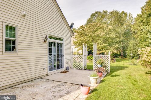 77 Warwick Way, Southampton NJ 08088-1150 exterior