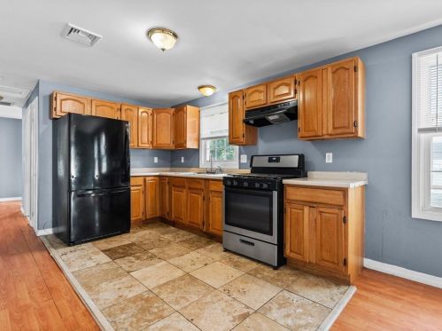 20 Cromwell St, Providence, RI 02907-2502