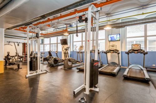 500 Clinton St, Chicago IL  60607-4301 exterior