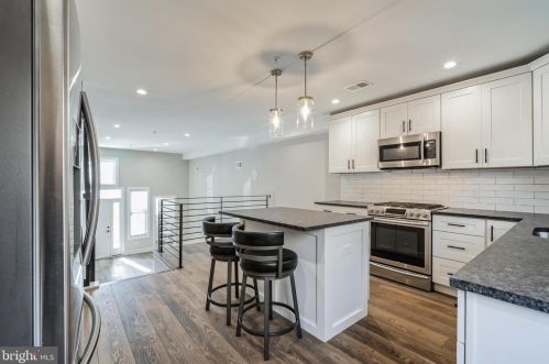 220 Fountain St, Philadelphia PA  19128-4508 exterior