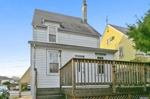 131 Gordon Rd, Valley Stream NY 11581-2108 exterior