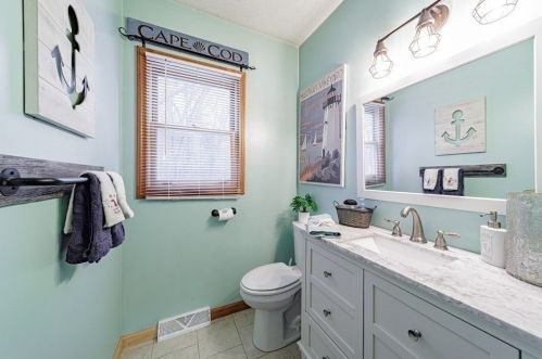 201 Winterset Dr, Springfield MA 01129-1850 exterior