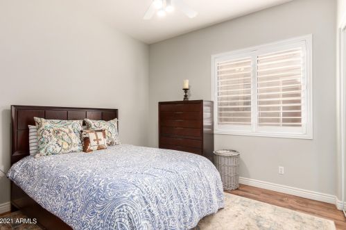 23002 52nd St, Phoenix AZ 85018-4402 exterior