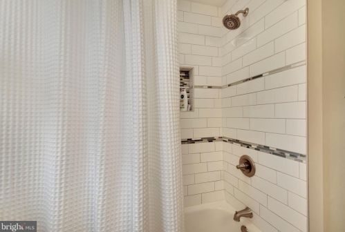 8901 Vly Frg Dr, Alexandria VA exterior