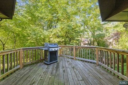 11 Maple Ave, Demarest NJ  07627-2404 exterior