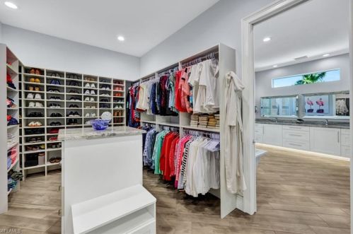 2654 Shoreview Dr, Naples FL 34112-5840 exterior