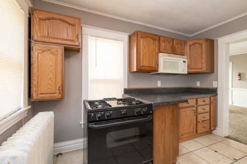 1408 Westnedge Ave, Kalamazoo MI 49007-2426 exterior