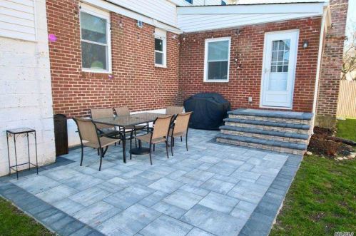 19 Livingston St, Huntington Station NY 11746-4026 exterior