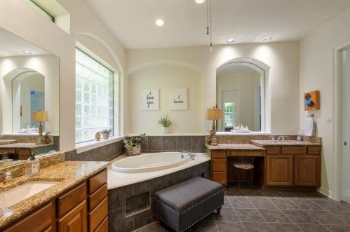 4715 Wentworth Dr, Fulshear TX 77441-4227 exterior