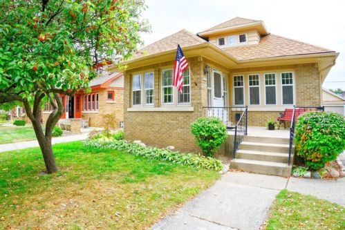 2432 73rd St, Milwaukee, WI 53213-1212