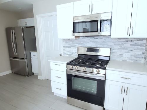 6219 Nagle Ave, Chicago IL 60638-4207 exterior