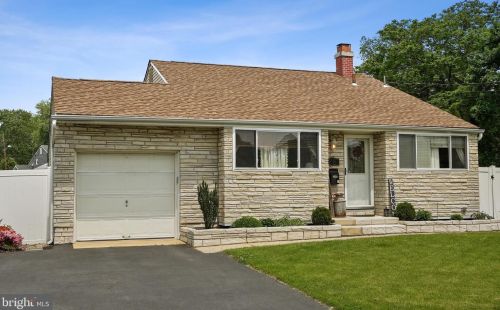 88 Falmouth Rd, Trenton, NJ 08620-1551