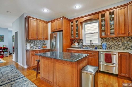 35 Hilliard Ave, Edgewater NJ 07020-1256 exterior