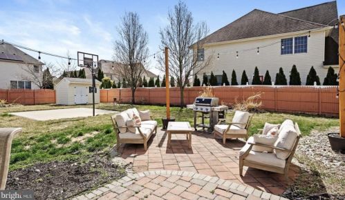 17 Fieldcrest Dr, Columbus NJ  08022-1959 exterior