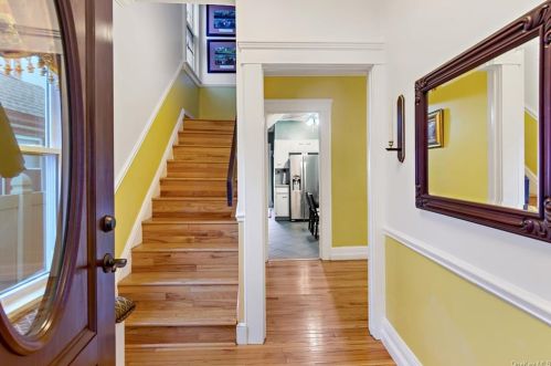 93 Brookside Ave, Mount Vernon NY 10553-1318 exterior