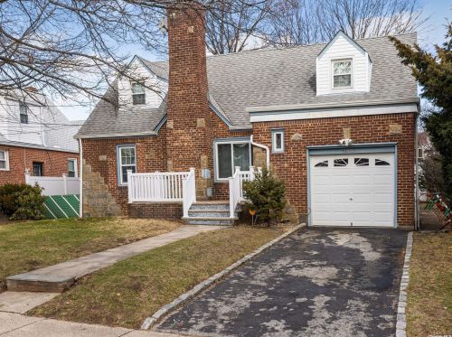 144 Alden Ave, Valley Stream, NY 11580-1044